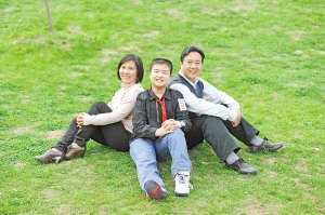 武漢“五道杠少年”網(wǎng)上走紅 網(wǎng)友稱其耍官腔
