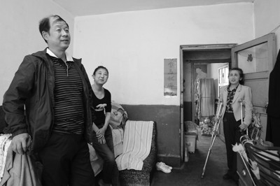盲女透析打車(chē)難 的哥：免費(fèi)接送