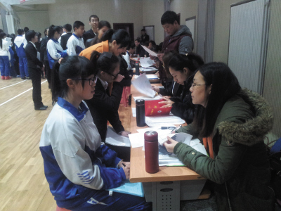 40余家企業(yè)派員面試給高二女孩開出萬元月薪