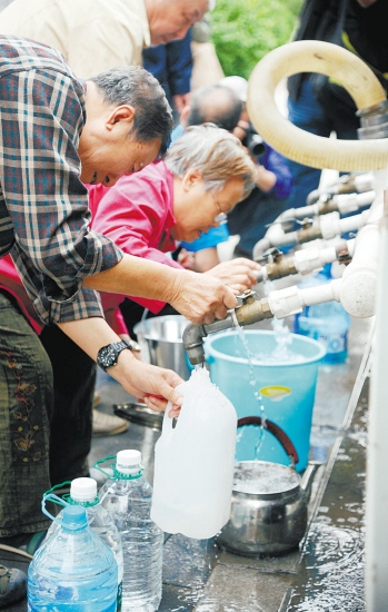 沈陽：“鍋碗瓢盆”應(yīng)對大停水
