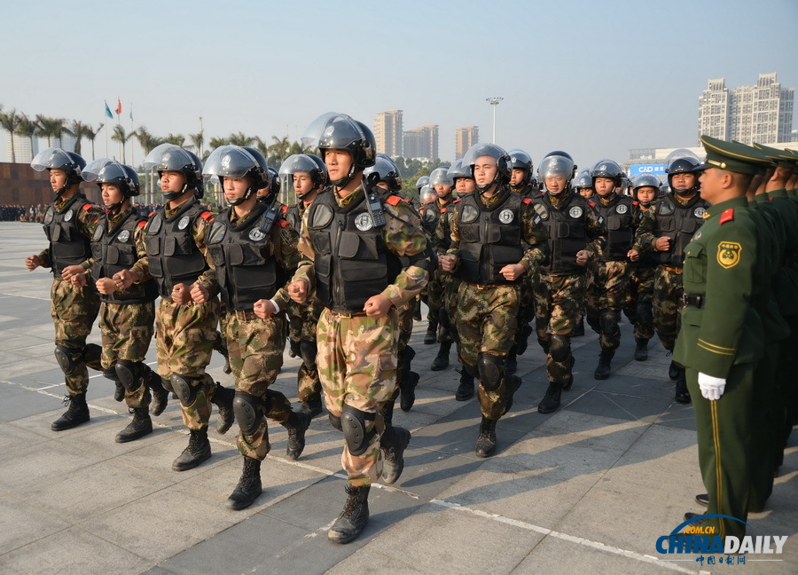 廈門馬拉松賽安保升級(jí) 特警空巡首次亮相參與演練