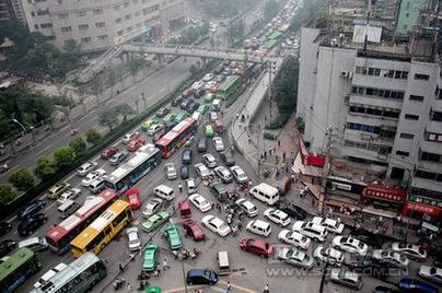 8成網(wǎng)友反對(duì)成都出租車調(diào)價(jià) 半數(shù)網(wǎng)友拒絕打的