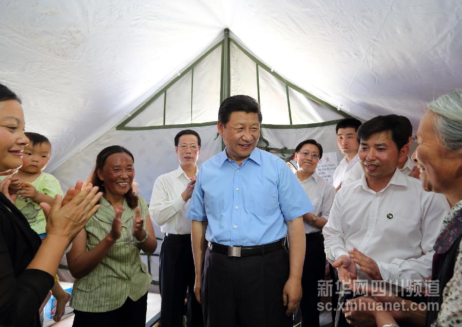 習(xí)近平在蘆山地震災(zāi)區(qū)考察