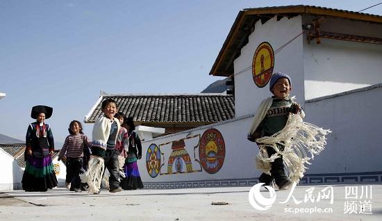 堅(jiān)持“雙輪驅(qū)動(dòng)” 強(qiáng)力推進(jìn)四川扶貧攻堅(jiān)