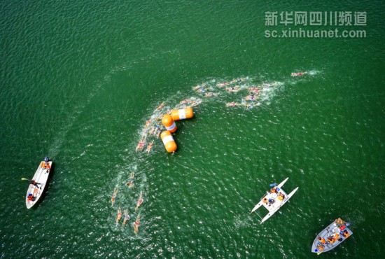 航拍：白云下的四川是這樣的！