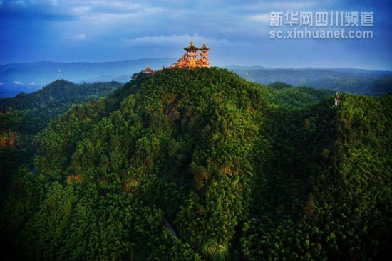 航拍：白云下的四川是這樣的！
