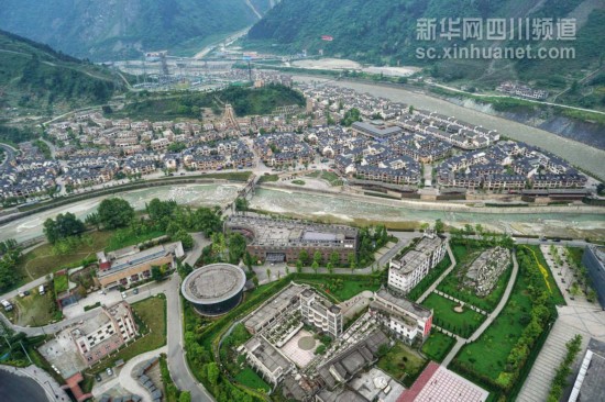 航拍：白云下的四川是這樣的！