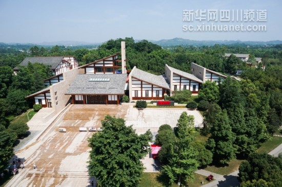 航拍：白云下的四川是這樣的！
