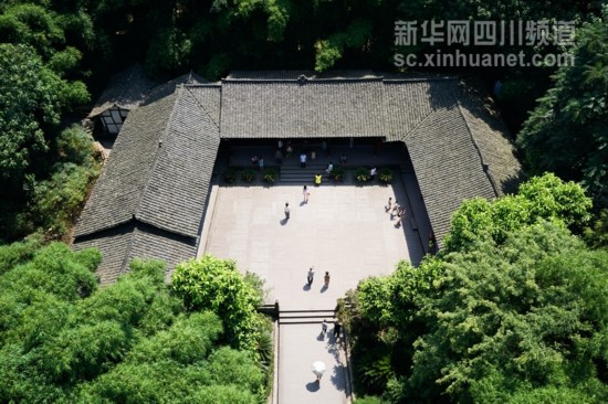 航拍：白云下的四川是這樣的！