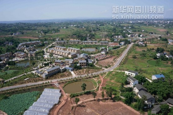 航拍：白云下的四川是這樣的！