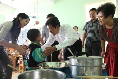 祝福送進校 汶川同慶第二十七個教師節(jié)