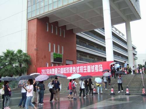 教育二問：自習(xí)座收費(fèi) 內(nèi)地名校不易進(jìn)