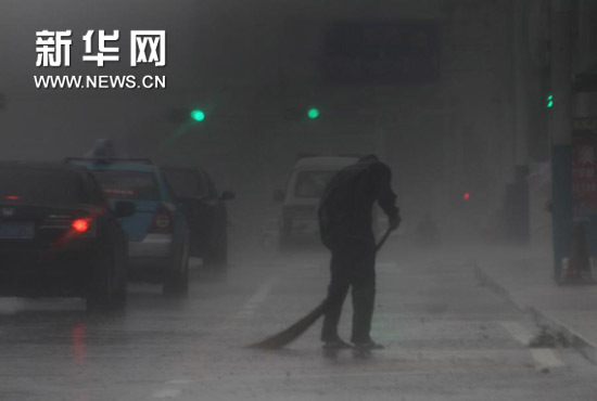 “布拉萬”逼近 威海風(fēng)雨交加