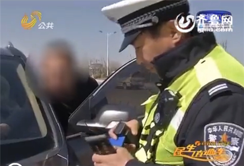 德州：八項違規(guī)集于一車 “最牛司機(jī)”被罰一萬多