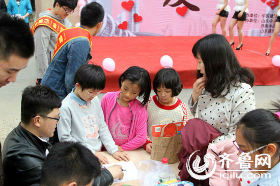 企業(yè)高校聯(lián)手搭建愛(ài)心橋 義演義賣(mài)助力濟(jì)南山區(qū)小學(xué)