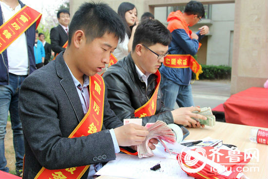 企業(yè)高校聯(lián)手搭建愛(ài)心橋 義演義賣(mài)助力濟(jì)南山區(qū)小學(xué)