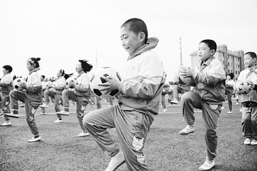 山東設(shè)大中小學(xué)四級(jí)足球聯(lián)賽 打造足球特色學(xué)校