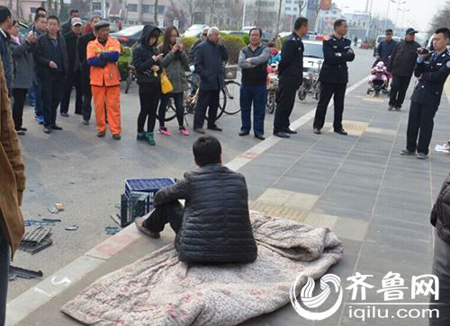 濱州：城管執(zhí)法過程中與攤販起沖突 一名隊員受傷