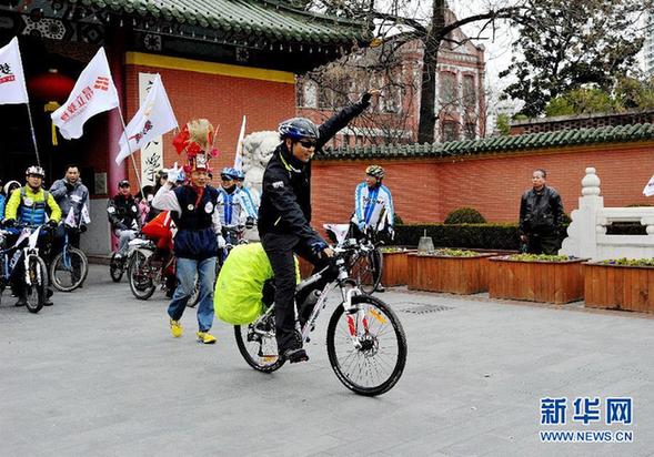 上海一志愿者單騎環(huán)中國(guó)邊境線(xiàn)騎行愛(ài)心募款助學(xué)