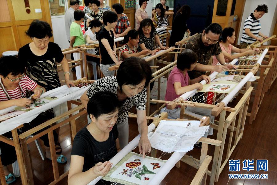 上海絨繡高橋傳習所首批學員結業(yè)
