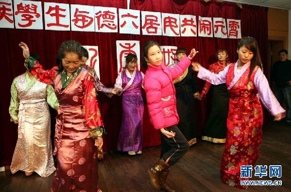 藏族學生居民小區(qū)鬧元宵