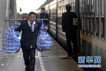 “三大難題”考驗(yàn)春運(yùn) 近29億人次能不能“走得動(dòng)”