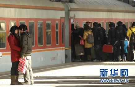“三大難題”考驗(yàn)春運(yùn) 近29億人次能不能“走得動”