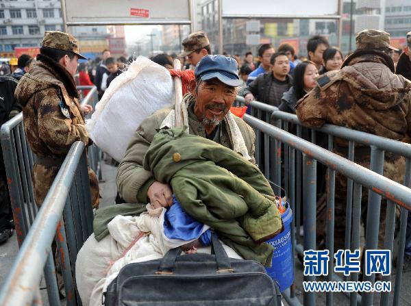 “三大難題”考驗(yàn)春運(yùn) 近29億人次能不能“走得動(dòng)”