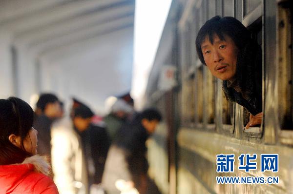 “三大難題”考驗(yàn)春運(yùn) 近29億人次能不能“走得動(dòng)”