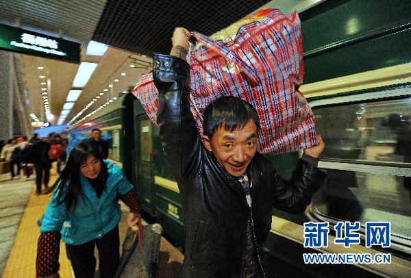 “三大難題”考驗(yàn)春運(yùn) 近29億人次能不能“走得動(dòng)”
