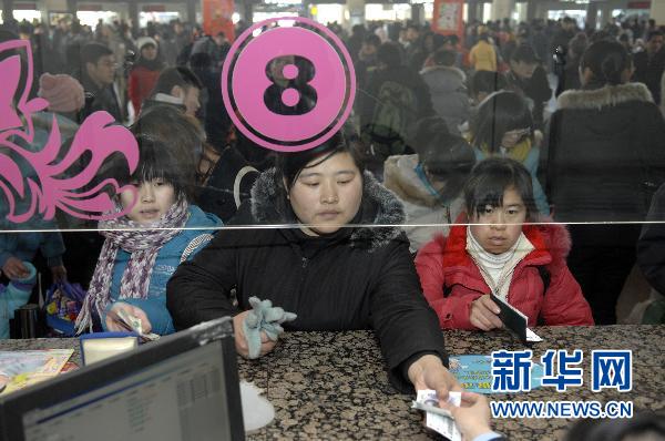 “三大難題”考驗(yàn)春運(yùn) 近29億人次能不能“走得動(dòng)”