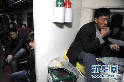 北京至漢口票面價840元的兩張火車票被炒到1400元