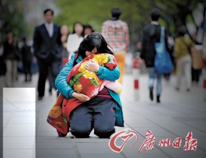 女兒患眼癌母求助 網友稱跪行就捐事后卻不兌現(xiàn)