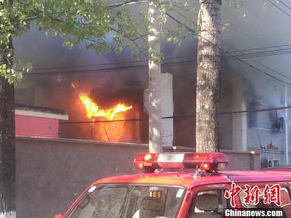 北京東城區(qū)居民樓發(fā)生爆炸坍塌（組圖）