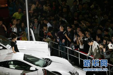 上海車展雙休日迎來(lái)超大客流（圖）