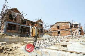 億萬(wàn)富翁修別墅群贈(zèng)送鄉(xiāng)鄰 村民嘆“不敢相信”