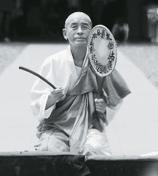 日75歲老人赴南京絕食謝罪 走進(jìn)祭場長跪磕頭(圖)