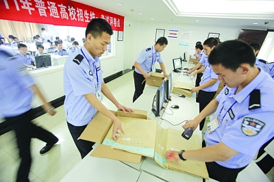 記者探訪高考閱卷“總部”：實(shí)拍試卷掃描現(xiàn)場