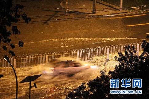 北京再次迎來強降雨 部分城區(qū)嚴(yán)重積水(組圖)