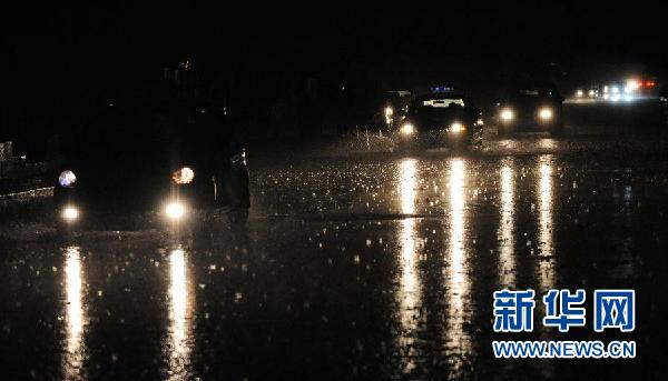 北京再次迎來(lái)強(qiáng)降雨 部分城區(qū)嚴(yán)重積水(組圖)
