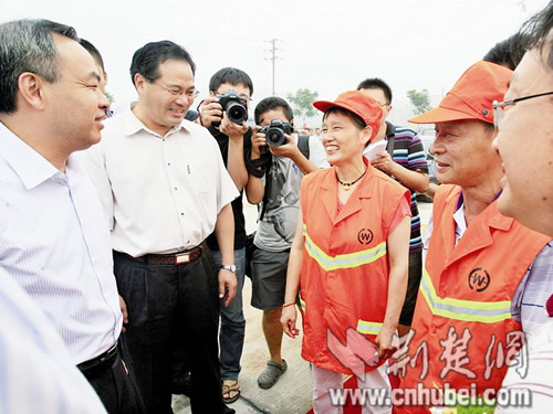 環(huán)衛(wèi)工遭狗主人追罵