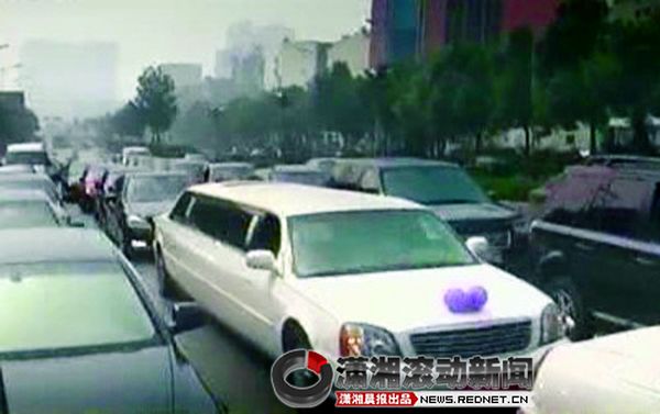 奢華婚車隊(duì)：90輛奧迪、10臺(tái)奔馳、6臺(tái)加長林肯