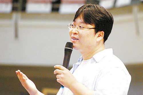 高曉松羅永浩微博對掐：中文爛學(xué)歷低