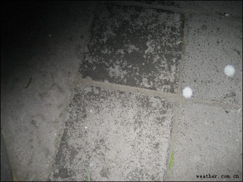 北京今晨出現(xiàn)今冬第一場(chǎng)雪 雪量不大(組圖)
