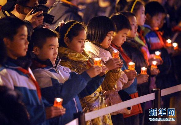 燭光祭奠南京大屠殺30萬遇難同胞