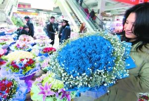 情人節(jié)變“情人劫”禮品瘋漲 藍色妖姬價翻5倍