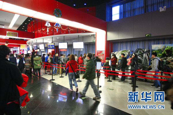 走訪情人節(jié)：扎堆結(jié)婚、鮮花傳情中的浪漫與甜蜜