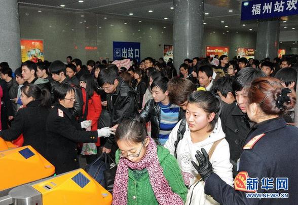 2012鐵路春運(yùn)今日結(jié)束 共發(fā)送旅客超2.35億人次