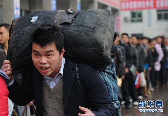 2012鐵路春運(yùn)今日結(jié)束 共發(fā)送旅客超2.35億人次