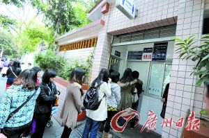 女學(xué)生發(fā)動(dòng)占領(lǐng)男廁活動(dòng)呼吁廁位合理分配